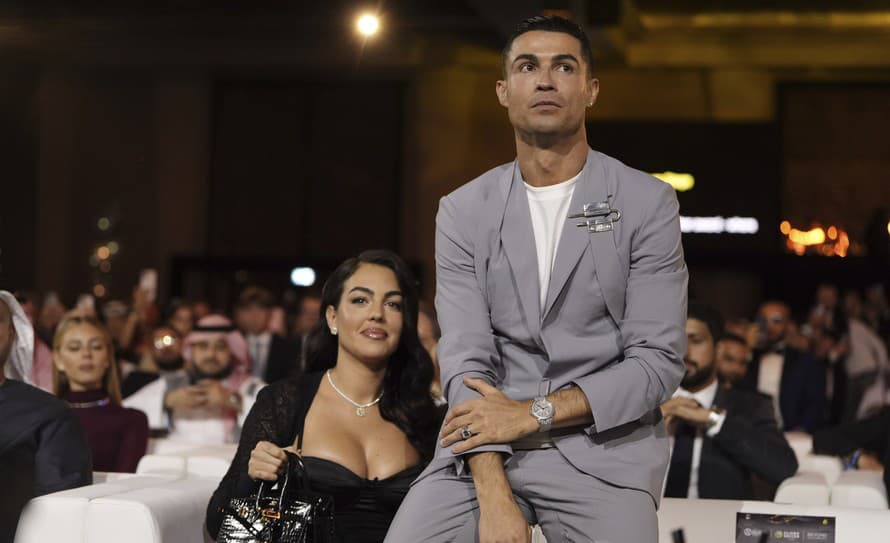 Portugalský futbalista Cristiano Ronaldo (39) a jeho partnerka Georgina Rodríguezová čelia vo Fínsku tvrdej kritike. Neuveríte, čo ich ...