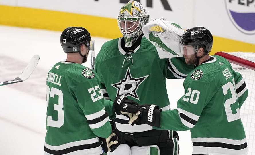 Zámorský hokejový klub Dallas Stars dostal od vedenia NHL pokutu 100.000 dolárov za porušenie pravidiel kolektívnej zmluvy. Hviezdy sa ...