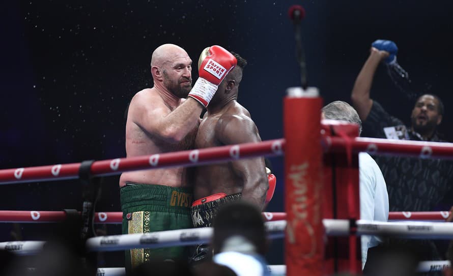 Bývalý majster sveta v ťažkej hmotnostnej kategórii Brit Tyson Fury oznámil koniec boxerskej kariéry.