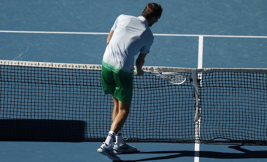 Rus Daniil Medvedev (28) sa poriadne natrápil v 1. kole grandslamu Australian Open. V Melbourne zdolal ako piaty hráč sveta Kasidita ...