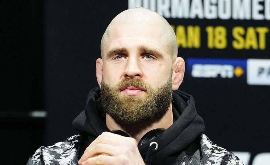 Obrovská dávka rešpektu! Český MMA zápasník Jiří Procházka (32) sa pred svojím najbližším duelom s Jamahalom Hillom (33) rozhodol radikálne ...