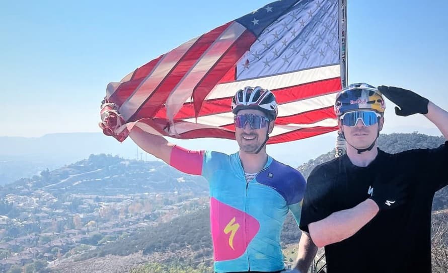 Slovenská cyklistická legenda Peter Sagan (34) si momentálne užíva pobyt v Amerike, kde plní svoje sponzorské povinnosti. 