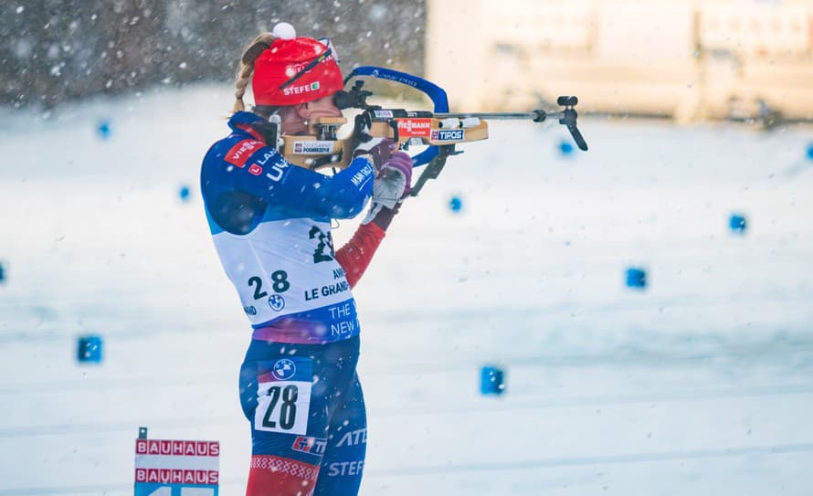 Francúzska biatlonistka Lou Jeanmonnotová suverénne triumfovala v stíhacích pretekoch na 10 km na podujatí 6. kola Svetového pohára.