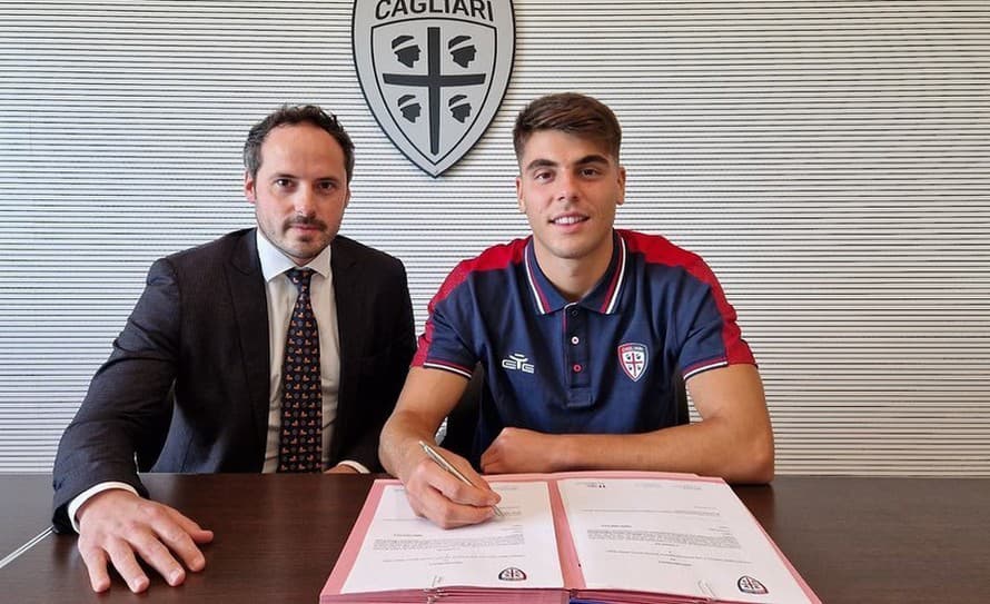 Slovenský futbalový obranca Adam Obert (22) predĺžil zmluvu s Cagliari Calcio. Taliansky klub o tom informoval na svojom webe. Nový kontrakt ...