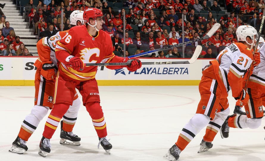 Slovenský hokejista Martin Pospíšil prispel asistenciou k triumfu Calgary, ktoré zdolalo v noci na piatok v zámorskej NHL Anaheim 4:1. ...