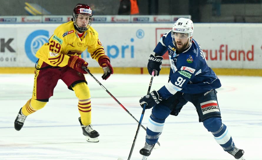 Hokejisti HC Košice sú naďalej na prvom mieste tabuľky Tipos extraligy a nezmenila to ani prehra s Michalovcami 2:7, ktorá bola pre nich ...