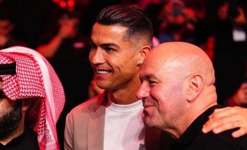 Cristiano Ronaldo (39) si nenechal ujsť veľkolepý turnaj UFC Fight Night 250 v Rijáde!