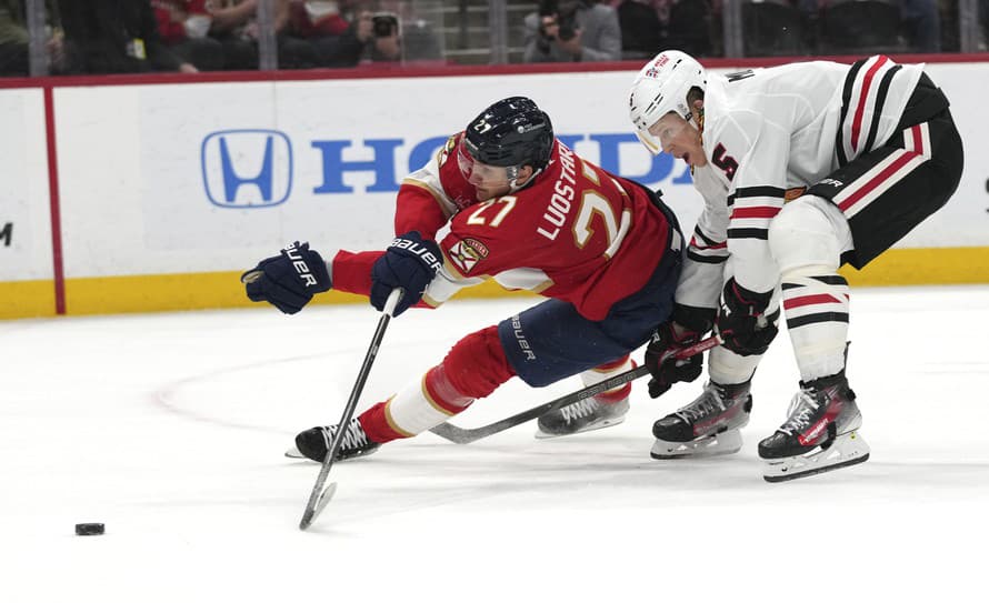 Hokejisti Floridy zvíťazili v zámorskej NHL doma nad Chicagom 5:1. Pozornosť však pútal najmä hosťujúci útočník Landon Slaggert, ktorý ...