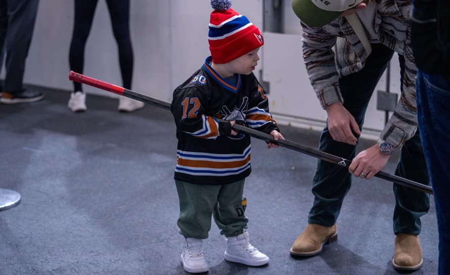 Alexander Ovečkin si v sobotu pred tréningom našiel čas, aby potešil výnimočného fanúšika. Kapitán hokejistov tímu NHL Washingtonu Capitals ...