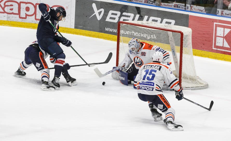 Hokejisti Slovana Bratislava prehrali s Michalovcami 2:3 v domácom stretnutí 45. kola Tipos extraligy.