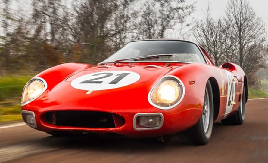 Ikonické vozidlo Ferrari 250 LM, nástupca legendárneho modelu 250 GTO, ktorý sa stal víťazom 24-hodinových pretekov Le Mans v roku 1965, ...