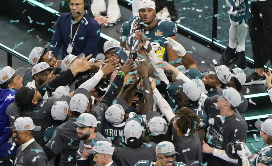 Víťazom finále play off zámorskej ligy amerického futbalu NFL sa stala Philadelphia Eagles. V súboji o trofej Vincea Lombardiho v rámci ...