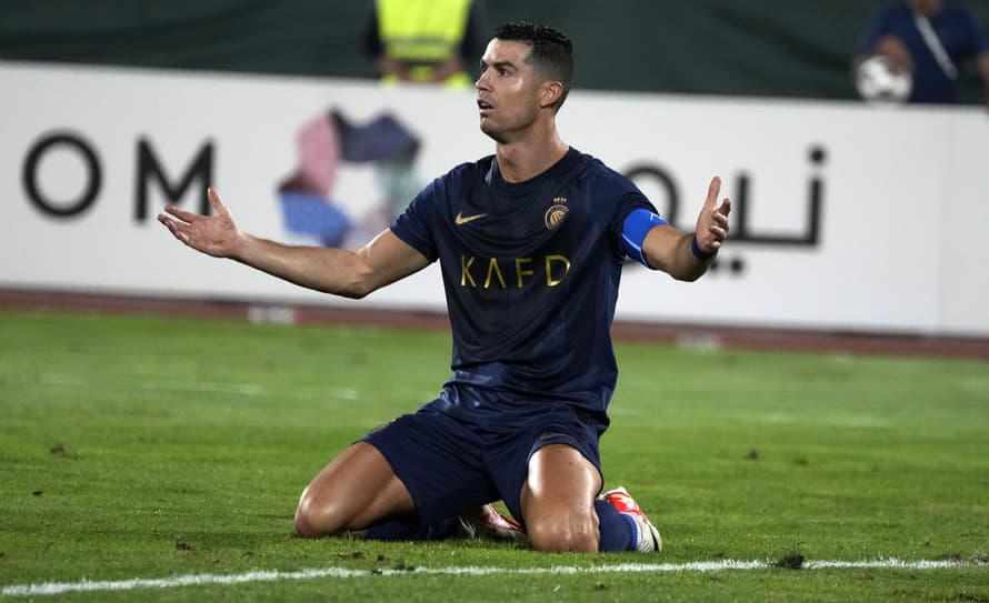 Portugalský futbalista Cristiano Ronaldo sa údajne dohodol na predĺžení zmluvy so saudskoarabským Al-Nassr o ďalší rok do júna 2026. 