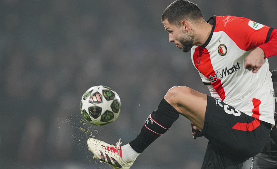 Futbalisti Feyenoordu Rotterdam vyhrali v stredajšom zápase prvého kola play off o osemfinále Ligy majstrov nad AC Miláno 1:0. Domáci, ...