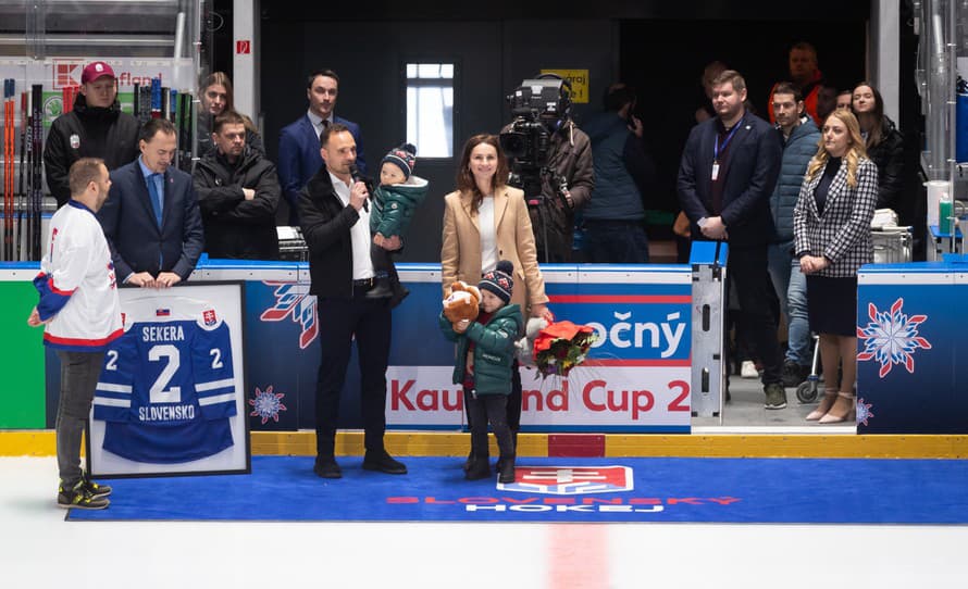 Pred takmer tromi rokmi ukončil dlhú a úspešnú kariéru! Reč je o bývalom skvelom obrancovi a vicemajstrovi sveta Andrejovi Sekerovi (38), ...