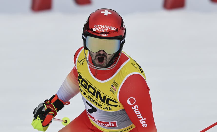 Švajčiarsky lyžiar Loic Meillard sa stal majstrom sveta v slalome.