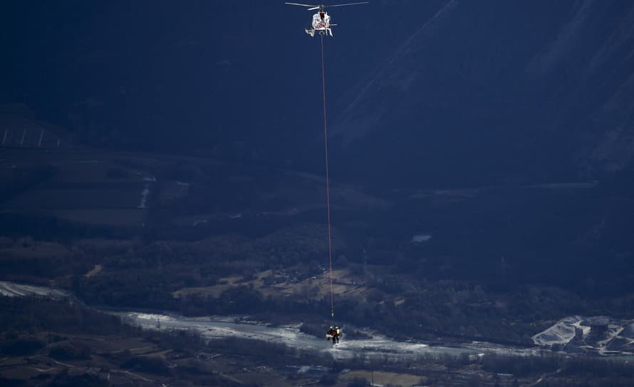 Francúzsky lyžiar Nils Alphand mal ťažký pád počas piatkového tréningu na zjazd Svetového pohára vo švajčiarskom stredisku Crans Montana. ...