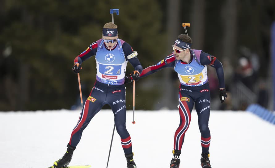 Nórski biatlonisti triumfovali v sobotňajších štafetových pretekoch na majstrovstvách sveta vo švajčiarskom Lenzerheide. 