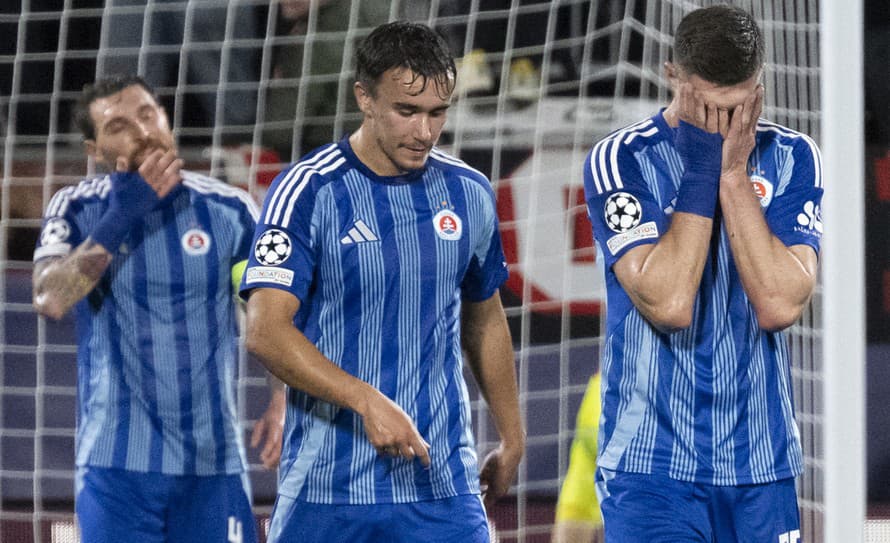 Futbalisti Trenčína remizovali v sobotňajšom stretnutí 21. kola Niké ligy s úradujúcim majstrom Slovanom Bratislava 1:1.