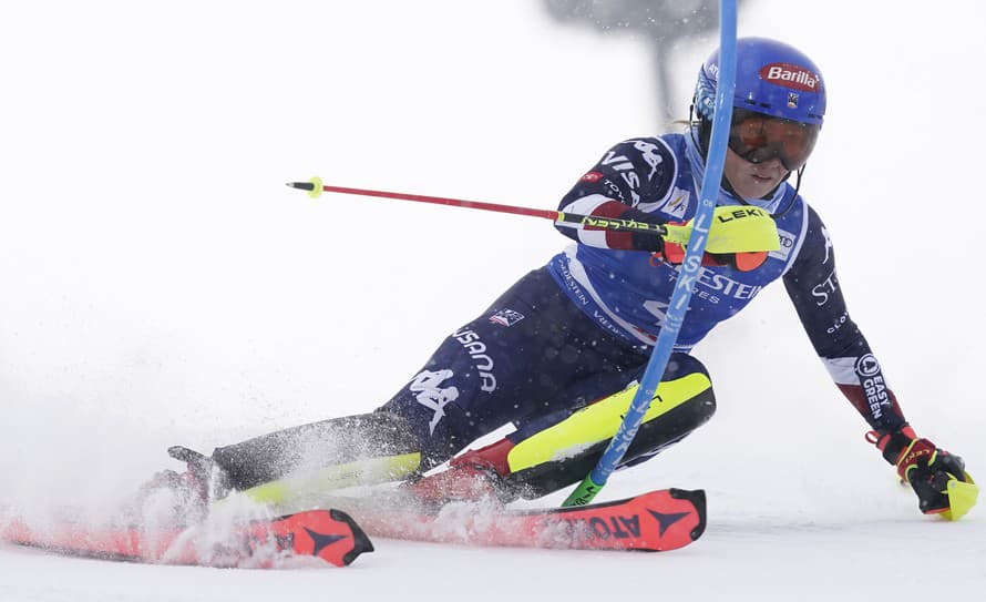 Americká lyžiarka Mikaela Shiffrinová triumfovala v nedeľňajšom slalome v talianskom Sestriere a dosiahla jubilejné 100. víťazstvo vo ...