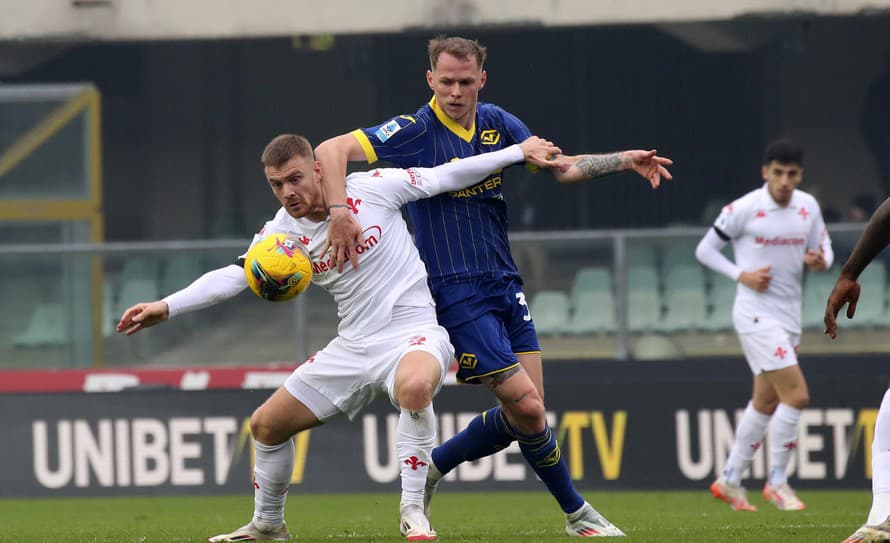 Futbalisti SSC Neapol prehrali v nedeľnom 26. kole talianskej Serie A na ihrisku Coma 1:2.