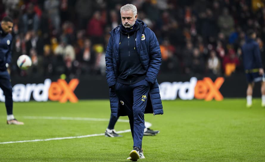 Legendárny tréner Jose Mourinho bol obvinený z rasistických komentárov po chaotickom istanbulskom derby! Galatasaray navyŠe oznámil, ...