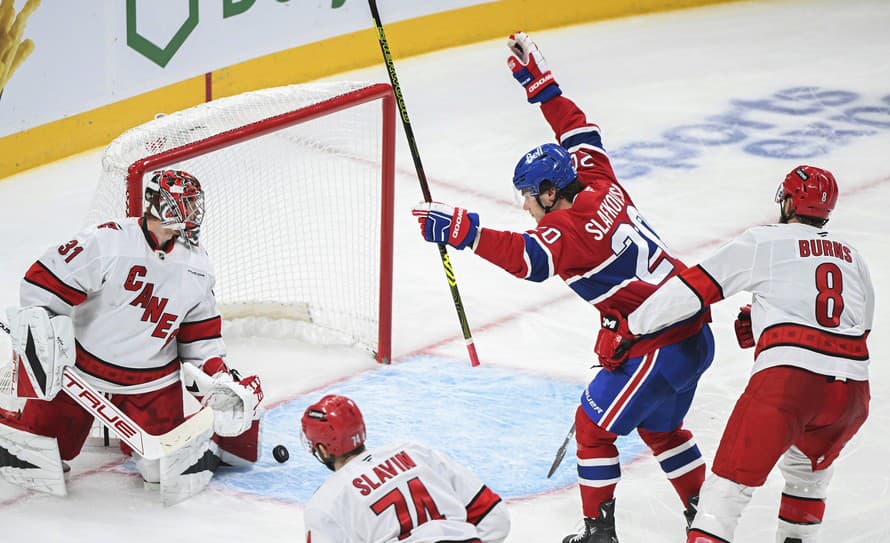 Slovenskí hokejisti Juraj Slafkovský a Martin Pospíšil sa v noci na stredu zapísali v NHL do streleckej listiny.