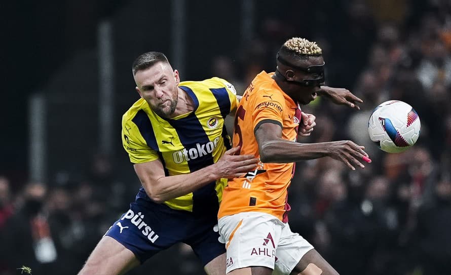 Po veľkom istanbulskom derby Galatasaray - Fenerbahce (0:0) sa hovorí o dvoch mužoch. Už tradične o portugalskom trénerovi hostí Josém ...