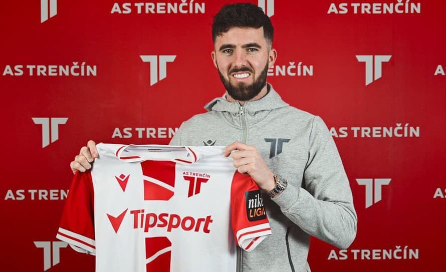 Do kádra futbalistov AS Trenčín pribudol 29-ročný stredopoliar Sean Goss zo Severného Írska. 