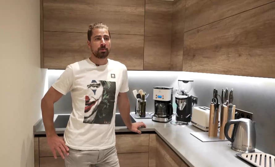 Slovenská cyklistická legenda Peter Sagan (35) vstúpil na parket šou Let's Dance vo veľkom štýle – no ešte predtým, ako predviedol svoj ...