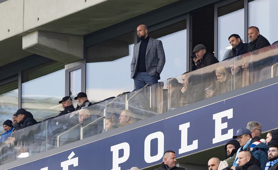 Derby najvyššej futbalovej súťaže na Slovensku medzi Slovanom a Trnavou prilákalo na Tehelné pole nielen takmer 13-tisíc divákov, ale ...