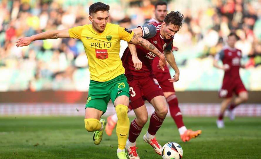 V úvodnom zápase skupiny o titul remizovali futbalisti Žiliny na domácom trávniku s Podbrezovou 0:0. V jarnej časti súťaže tak zverenci ...