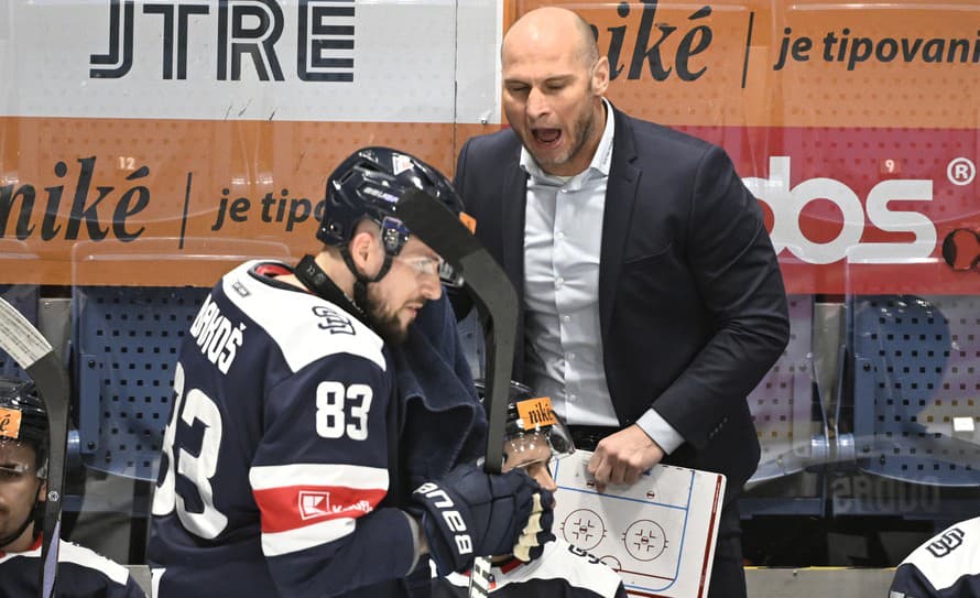 Hokejisti HKM Zvolen zvíťazili v prvom stretnutí predkola play off Tipos extraligy na ľade HC Slovan Bratislava 4:2.