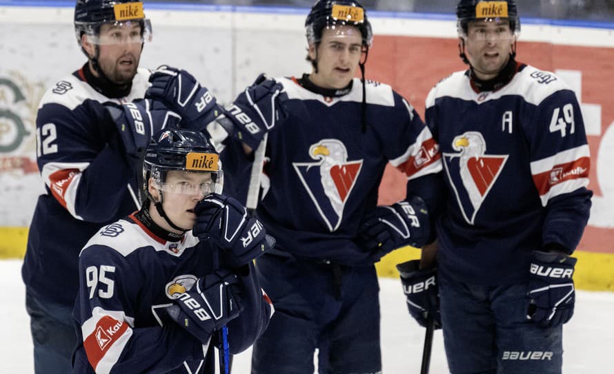 Bojkot či návrat na tribúny? Fanklub hokejového tímu HC Slovan Bratislava sa po stretnutí s vedením rozhodol.