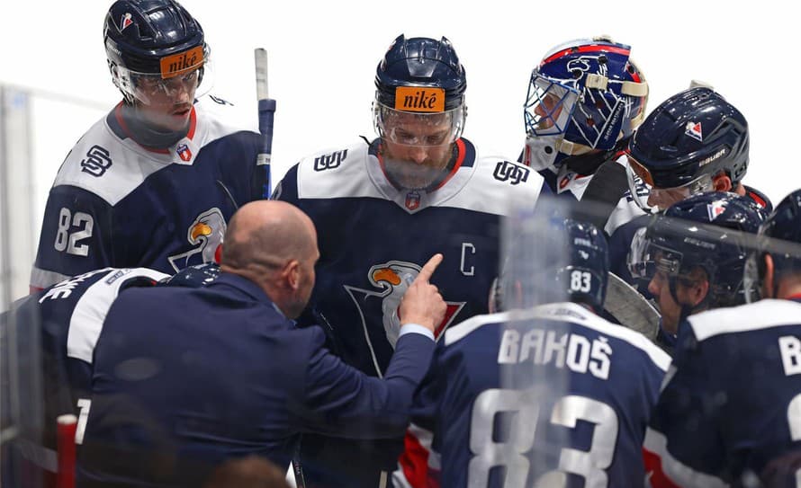 Hokejový Slovan Bratislava je v hernej a vo výsledkovej kríze, v akej nikdy minimálne v novodobých dejinách nebol, ak vôbec niekedy...