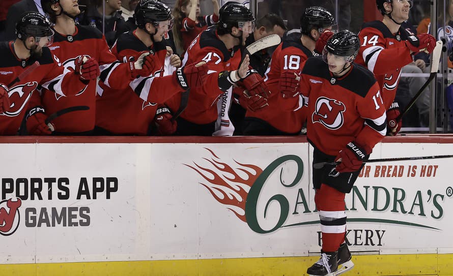 Slovenský hokejový obranca Šimon Nemec v noci na piatok v NHL rozhodol o triumfe New Jersey nad Edmontonom 3:2.