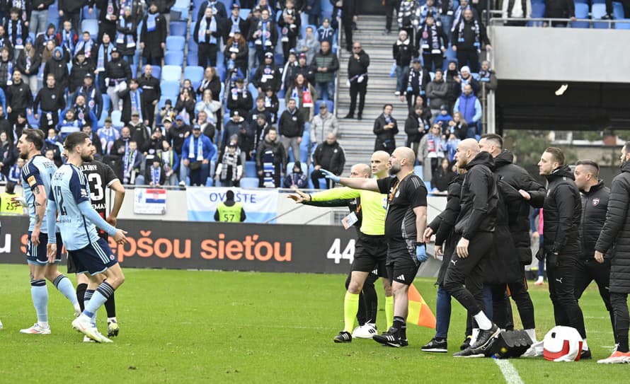 Šlágrom semifinálového programu Slovenského pohára - Slovnaft Cupu bude dvojzápas medzi Slovanom Bratislava a Spartakom Trnava.