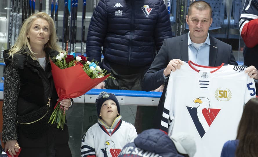 Servítku pred ústa si nedával. Jedna z najväčších legiend hokejového klubu HC Slovan Bratislava prehovorila. Bývalý útočník belasých ...