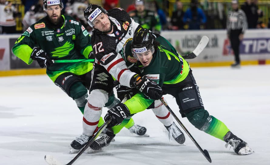 Hokejisti Banskej Bystrice podľahli v treťom stretnutí štvrťfinále play-off Tipos extraligy na svojom ľade Žiline 2:5 a v sérii hranej ...