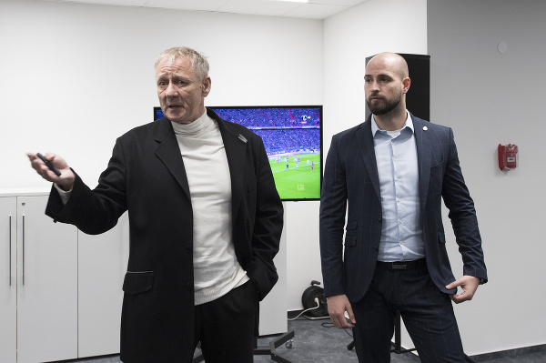 Majiteľ ŠK Slovan Bratislava Ivan Kmotrík (st.) a jeho syn Ivan Kmotrík ml.