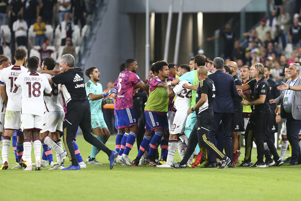 Juventus Turín hromží na systém VAR.