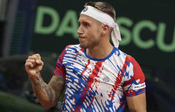 Slovensko porazilo Rumunsko a má šancu na finálový turnaj Davis Cupu. 