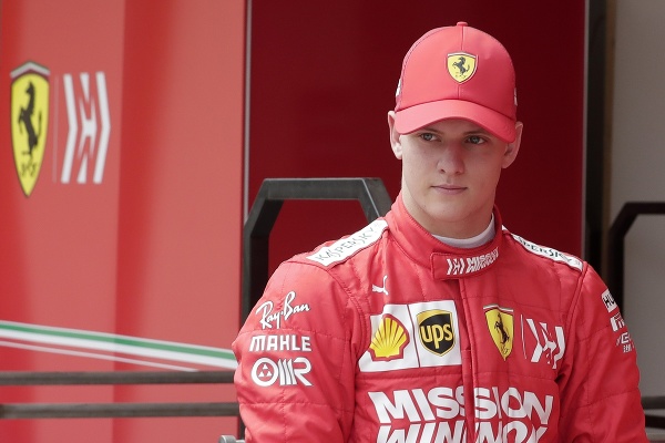 Mick Schumacher nemá isté miesto v F1 pre budúcu sezónu.