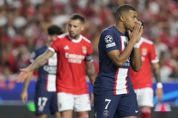 Útočník Kylian Mbappé v drese PSG.