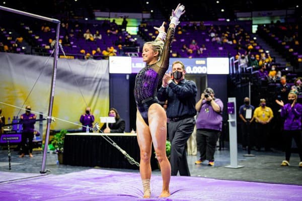 Olivia Dunne patrí medzi popredné vysokoškolské športové gymnastky v USA.