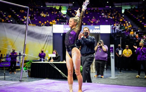 Olivia Dunne patrí medzi popredné vysokoškolské športové gymnastky v USA.