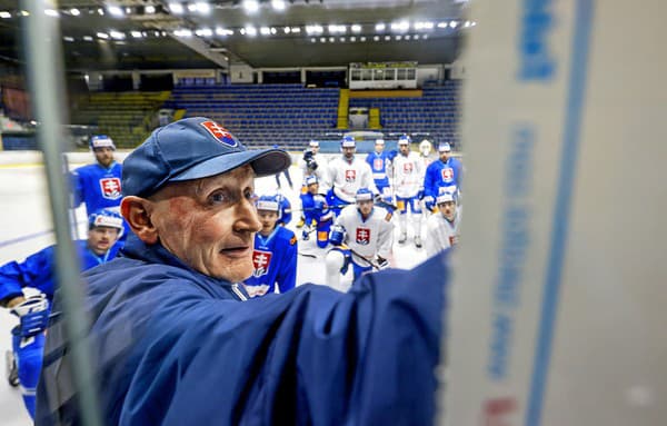 Na snímke hokejisti počas tréningu slovenskej hokejovej reprezentácie pred MS vo Fínsku.