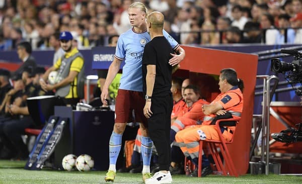 Erling Haaland a tréner Pep Guardiola.