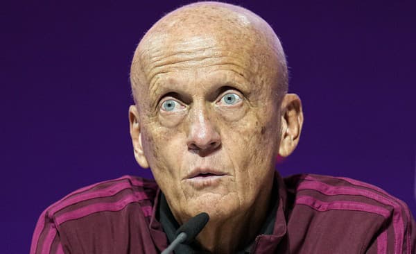 Šéf rozhodcov FIFA Pierluigi Collina.