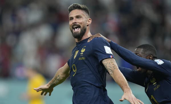 Francúzsky útočník Olivier Giroud sa teší po strelení gólu.